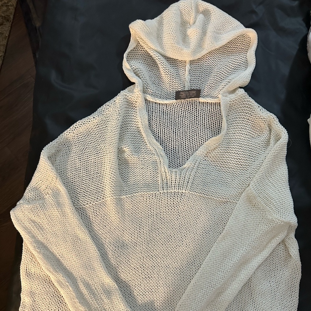 Lightweight hoodie sweater
